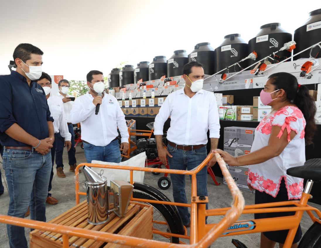 Entregan apoyos del programa 'Peso a Peso' en Tekax